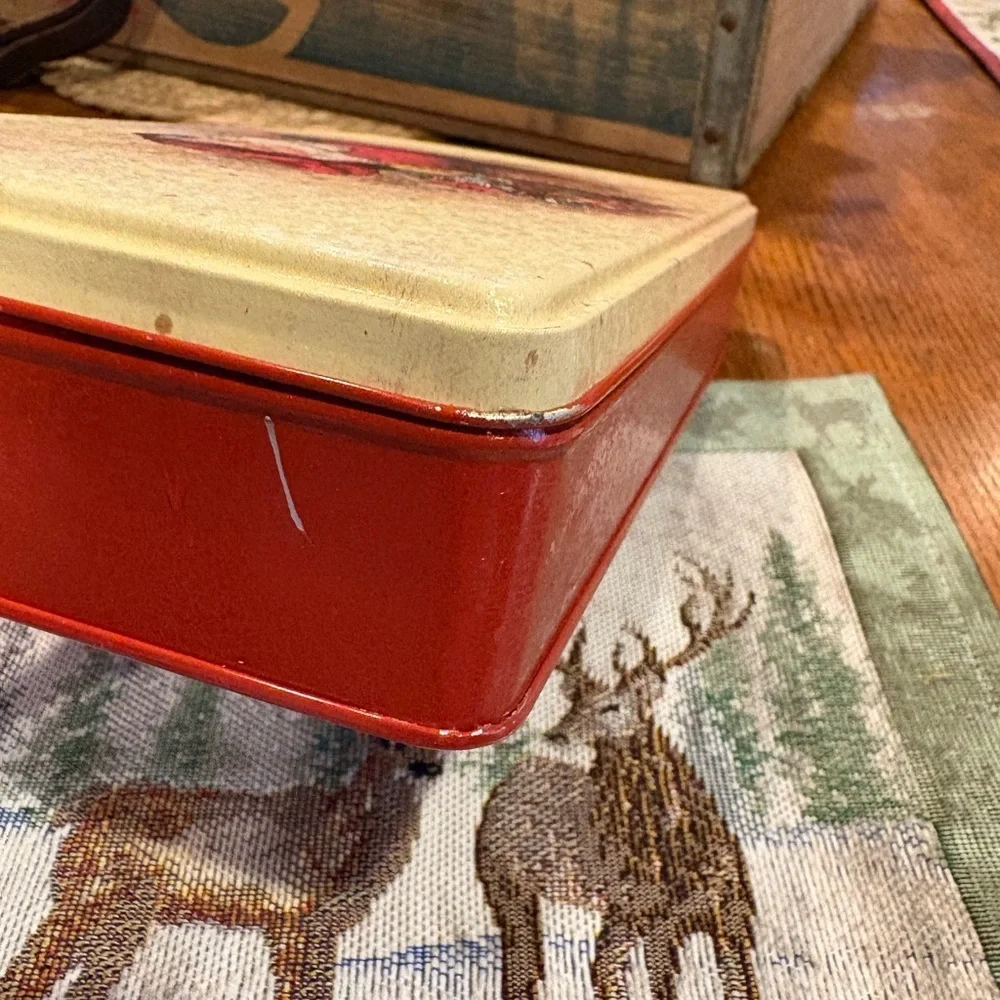 vintage 1986 Potpourri Press Santa Claus Christmas tin